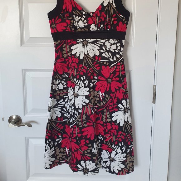 RW&CO. black/white/red floral dress (US 4) - Picture 4 of 5